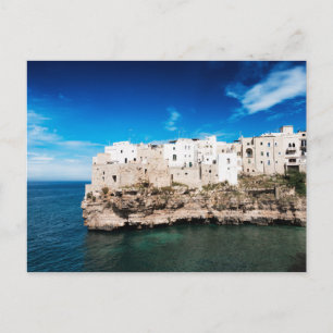 Polignano a Mare-hus på en klippa i Apulien Vykort