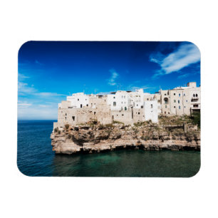 Polignano som en Mare inhyser på en klippa i Magnet