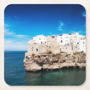 Polignano som en Mare inhyser på en klippa i Underlägg Papper Kvadrat
