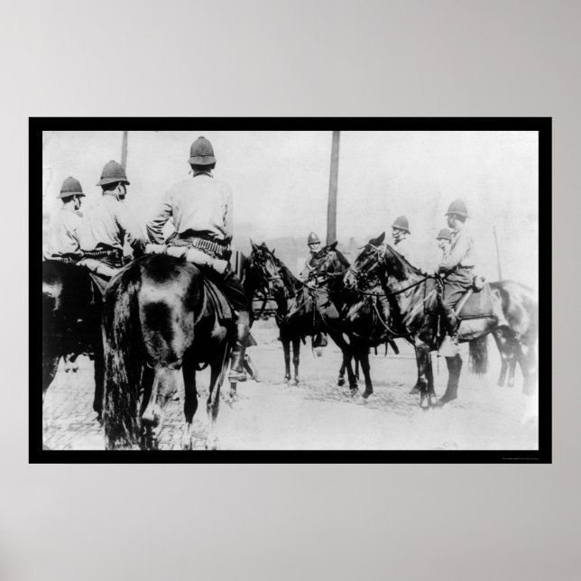 Polis i Pittsburgh i väntan på Strejkan 1909 Poster (Framsidan)