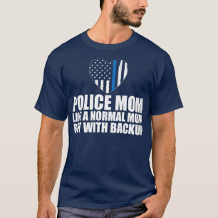 Polis mamma liknar ett normalt mamma men med säker t shirt