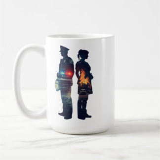 Polis och sjuksköterska par silhuett kaffemugg