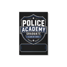 Polisakademiutexaminerad 2026 Badge-present