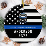 Polisavdelningen Anpassningsbar Logotyp Blue Tills Julgransprydnad Keramik<br><div class="desc">Tunn Blue Line Polisavdelning Jul Ornament - Amerikansk flagga i Police Flagga, modern svart och blå design. Anpassa med din avdelnings logotyp och anpassa dig med polistjänstemän namn och bricknummer. Tillsatta lagar är i personlig en perfekt för polismyndigheter och tillsatta lagar-officerare, stuffare och julklappar till era poliser. Beställ dessa polisens...</div>