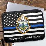 Polisavdelningen Anpassningsbar Logotyp Tillsatta  Laptop Fodral<br><div class="desc">Tunn Blue Line Polisavdelning laptop sleeve - Amerikansk flagga i Flagga, modern svart och blå design. Anpassa med din avdelnings logotyp och anpassa dig med poliser i namn. I personlig är tillsatta lagar laptop sleeve en perfekt för polisväsendet och tillsatta lagar. COPYRIGHT © 2020 Judy Burrows, Black Hund Art -...</div>