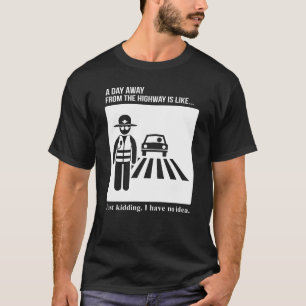 Polisdagen för patrullering av motorväg bort från t shirt