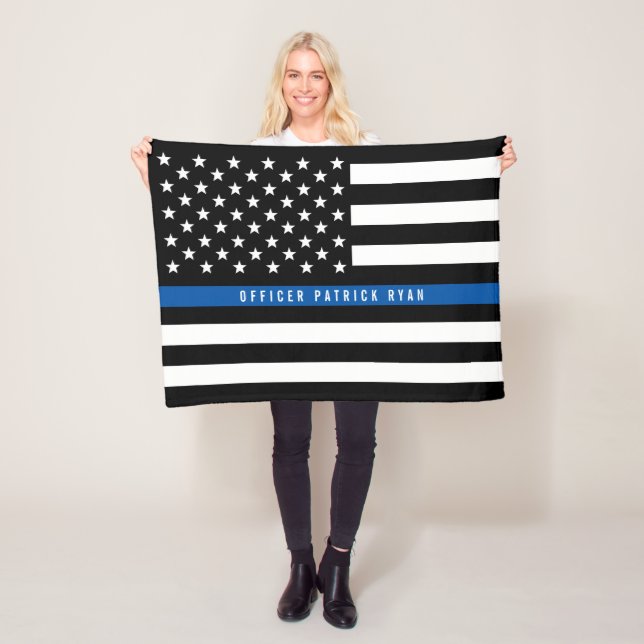 Polisen Thin Blue Line American Flagga Monogram Sm Fleecefilt (På plats)