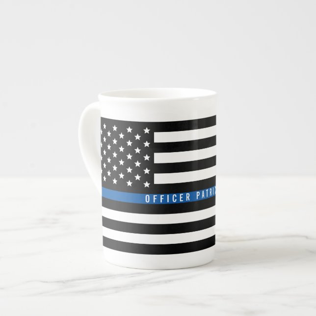 Polisen Thin Blue Line American Flagga Monogrammed Benporslin Mugg (Framsida vänster)