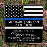 Polisens Personlig - blå tunn linje Julgransprydnad Keramik<br><div class="desc">Välsignade är Peacemakers, för de ska kallas Guds barn. Tunn blå linje för poliser och tillsatta lagar.. Polisens prydnadsnamn är perfekt för polisakademier i studenten till nyutexaminerade poliser, eller poliser i pension ger tillsatta lagar party favors och poliskorridorer i ornament. Beställ dessa polisens prydnadsföremål i stora partier för polisakademin eller...</div>