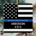 Polisens Personlig Thin Blue Line Tillsatta lagar Julgransprydnad Keramik<br><div class="desc">Tunt blåradspolis jul - Amerikansk flagga i Flagga, modern svart och blå design. Anpassa till din avdelning namn och anpassa dig med poliser namn och bricknummer. Tillsatta lagar är i personlig en perfekt för polismyndigheter och tillsatta lagar-officerare, stuffare och julklappar till era poliser. Beställ dessa polisens prydnadsföremål i stora partier...</div>