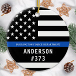 Polisens Personlig Thin Blue Line Tillsatta lagar Julgransprydnad Keramik<br><div class="desc">Tunt blåradspolis jul - Amerikansk flagga i Flagga, modern svart och blå design. Anpassa till din avdelning namn och anpassa dig med poliser namn och bricknummer. Tillsatta lagar är i personlig en perfekt för polismyndigheter och tillsatta lagar-officerare, stuffare och julklappar till era poliser. Beställ dessa polisens prydnadsföremål i stora partier...</div>