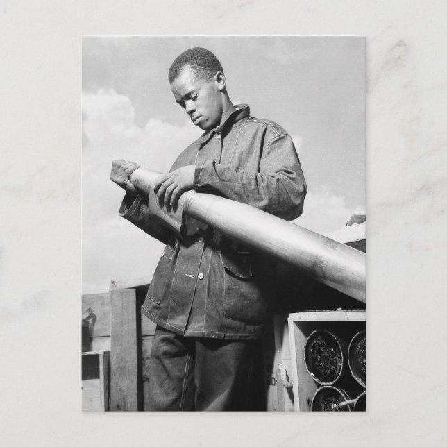 Polishing My Projectile, 1940-talet Vykort (Framsida)