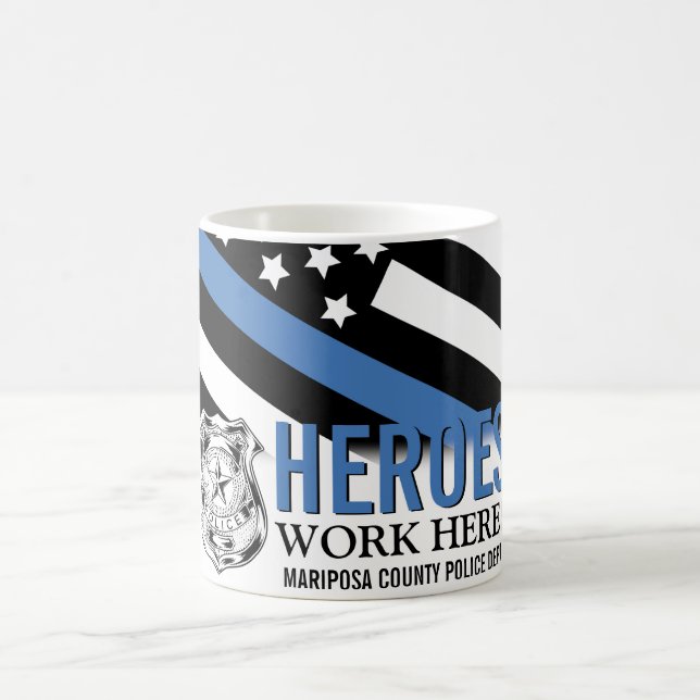 Polishjältar arbetar här Blå linje amerikansk Flag Kaffemugg (Center)