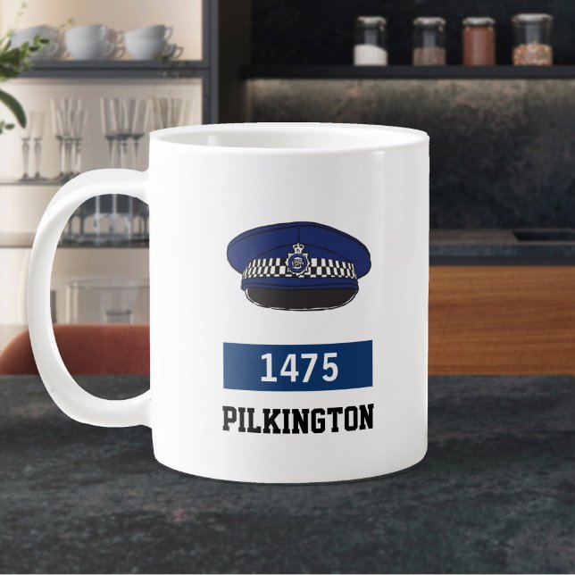 Polispresent. UK Polisens platta mössa Jumbo Mugg (Large Mug - UK Police- Flat Cap)