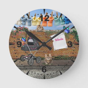 Polka-Dot Street Scene Art Rund Klocka