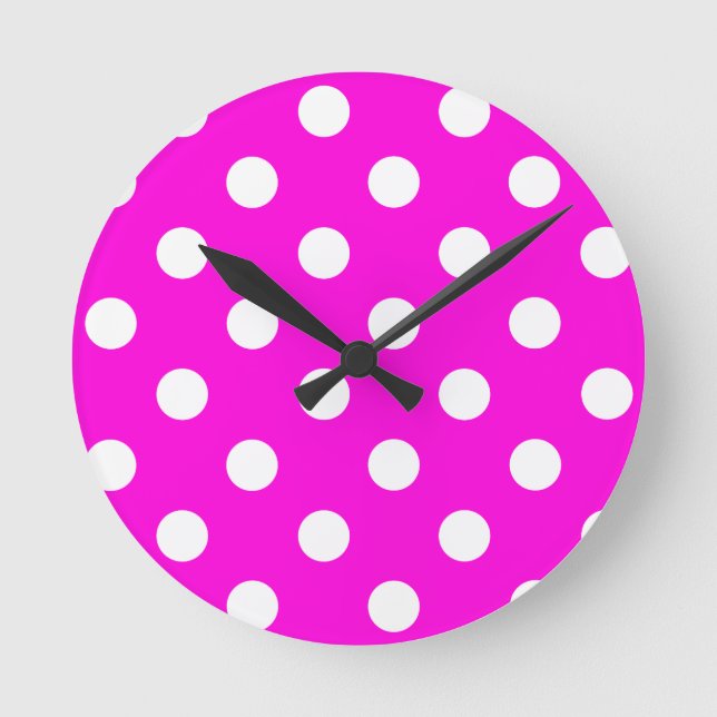 Polka dots magenta #FF00DC Rund Klocka (Framsida)