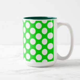Polka dots på grönt Två-Tonad mugg