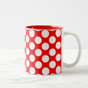Polka dots på rött Två-Tonad mugg