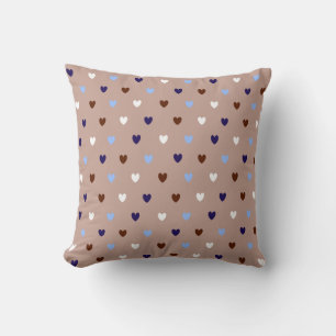 Polka-hjärtan på blek brun kudde