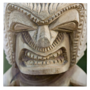 Polynesien, Konungariket Tonga. Närbild av tiki Kakelplatta