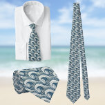 Polynesiskt Beach Vågar och Flowers Ethnic Mönster Slips<br><div class="desc">Den här coolan av strandtemat manarCerektie har en coola Polynesiskt oceanens mönster i vinkarare,  dekorerad med punkter och loverly teal blåa blommor. Den här rikligt mönstrade slisten kommer att påminna dig om havet oavsett om du är i styrelsesummet eller på väg till havet.</div>