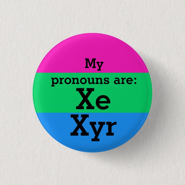 Polysexualitetsflagga med Xe/Xyr Pronomen Knapp (Framsida)
