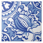 Pomegranat Bloom Kakelplatta<br><div class="desc">Pomegranat Bloom visar en rikligt detaljerad fruktmotiv omgiven av blommande blad och baroque-rullverk. Den här designen blandar traditionell ottomansk eller persisk mönsterkonst med en tvåtonspalett med contemporary med levande och mjuka blues. Den dynamiska granatformen, som symboliserar rikedom och liv, blir en central del av en ruta som är både dekorativ...</div>