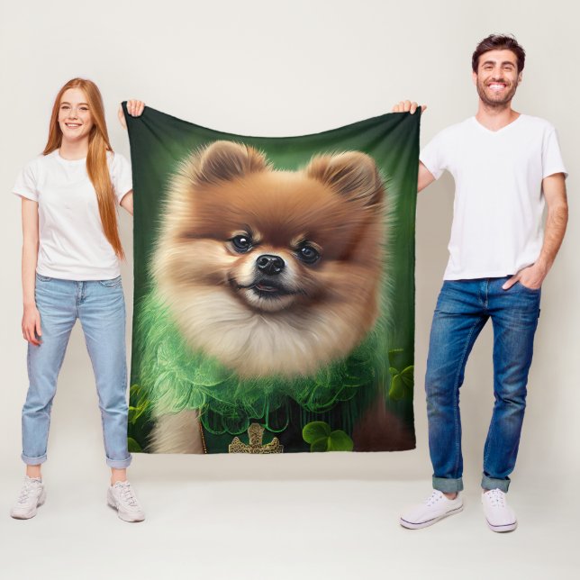 Pommern Hund i St. Patrick Dress Fleecefilt (På plats)