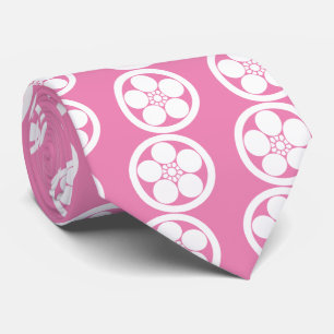 Pommon av Umebachi-stil i blommar i cirkel Slips