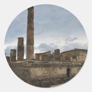 Pompeii - de resterande kolonnerna av det forntida runt klistermärke