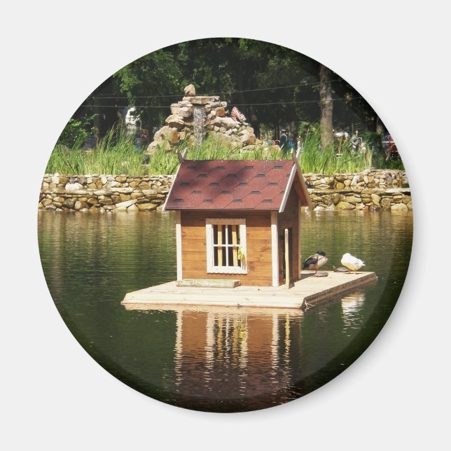 Pond  with bird house magnet (Framsidan)