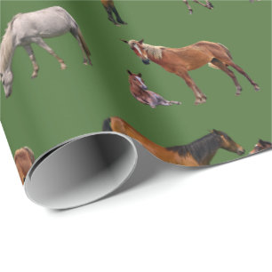 Ponnyparty som slår in papper (grönt) presentpapper