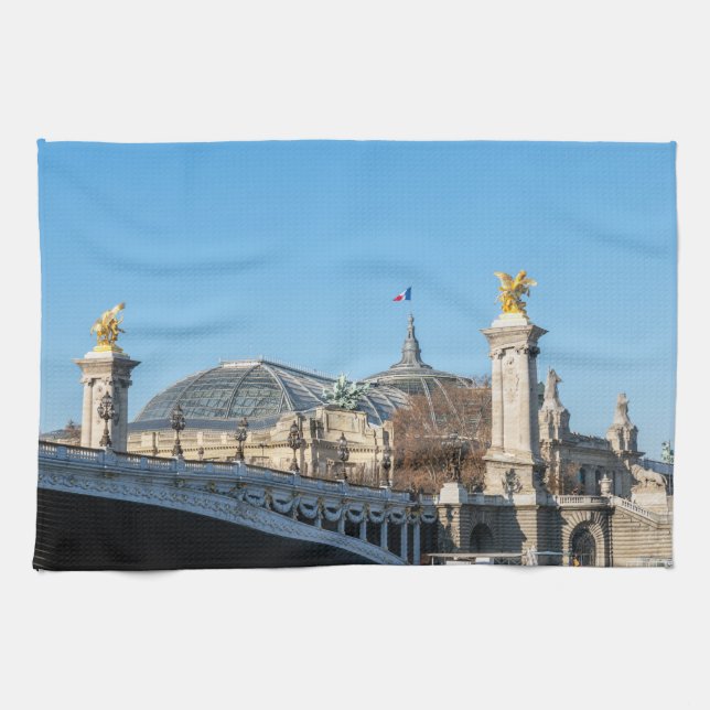 Pont Alexandre III och Grand Palais på en solig da Kökshandduk (Horisontell)