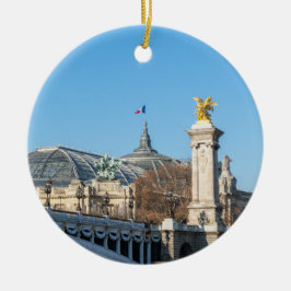 Pont Alexandre III och Grand Palais på en solnysda Julgransprydnad Keramik