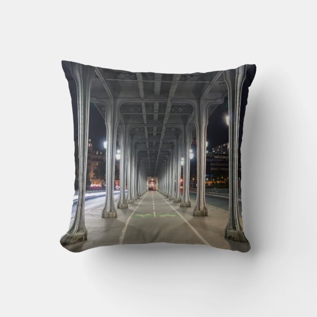 Pont de Bir-Hakeim nattetid - Paris, Frankrike Kudde (Framsida)