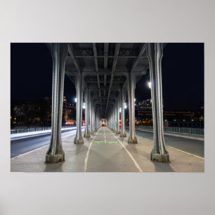 Pont de Bir-Hakeim på natten - Paris, Frankrike Poster