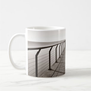 Pont Del Petroli vid soluppgången i Barcelona i Sp Kaffemugg