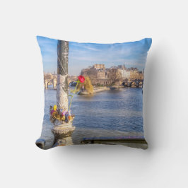 Pont des Arts på Alla hjärtans dag - Paris Kudde