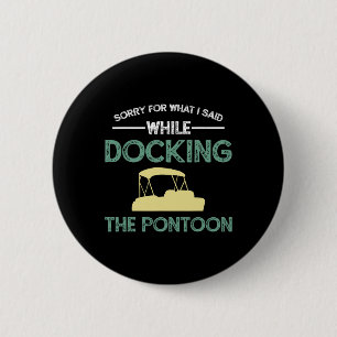Pontoonbåtskapten seglar  knapp