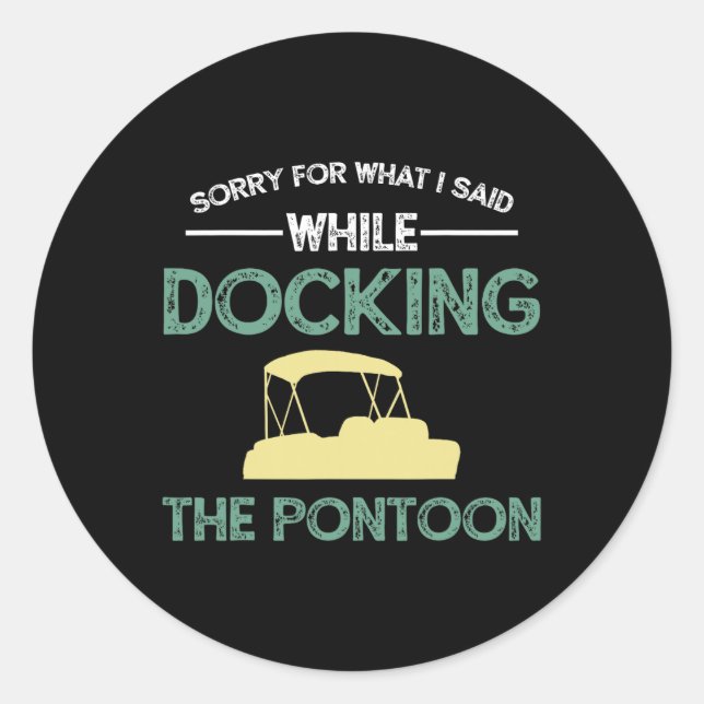 Pontoonbåtskapten seglar  runt klistermärke (Framsida)