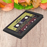 Pop Art Cassette Tape Trifold Wallet - Retro Vibes<br><div class="desc">Upptäck hur rytmen ser ut i ditt liv med vår pop Art Cassette Tape Wallet. Den här robusta, återinspirerade designen kombinerar nostalgi med modern luft och förvandlar ett dagligt tillbehör till en konstens biet. Behålla dina grundsatser säkra i stil samtidigt som de skapar meningsfulla samtal. Perfekt för musik älskare, den...</div>