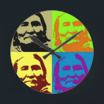 Pop Art Freedom Fighter Geronimo Rund Klocka<br><div class="desc">Pop Art Stil Iconic Historical People Bilder - Freedom Warrior Indian Tribe Chief Geronimo Art</div>