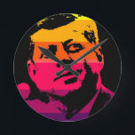 Pop Art Jack JFK John F. Kennedy Rund Klocka<br><div class="desc">Tidigare amerikansk president John F. Kennedy Pop Art Digital Image - Amerikansk historia och Politik Bilder</div>