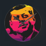 Pop Art Jack JFK John F. Kennedy Rund Klocka<br><div class="desc">Tidigare amerikansk president John F. Kennedy Pop Art Digital Image - Amerikansk historia och Politik Bilder</div>