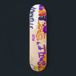 Pop Art Stil skateboard Tecknad<br><div class="desc">Personlig Skateboard i Tecknad Pop Art Stil. Det finns gott om utrymme för anpassning, så att du kan lägga till ditt namn, initialer eller en begränsad mängd text för en unik beröring. Passar perfekt för alla tillfälle, till exempel en gåva för en födelsedag eller ett firande, hela året runt!</div>