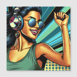 Pop Art Woman i hörlurar Dancing
