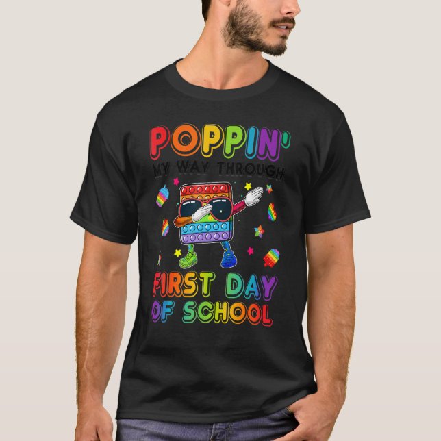 Pop det Dabbing Poppin's my way through First Day  T Shirt (Framsida)