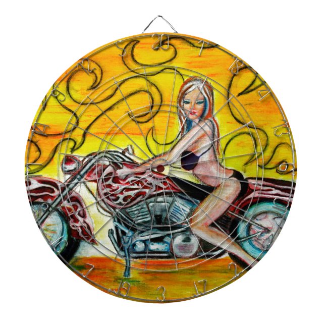 Popart flicka på en motorcykel piltavla (Framsidan)