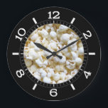 Popcorn Struktur Photography Dial på en Stor Klocka<br><div class="desc">En fotografi av popcorns struktur på en anpassningsbars festive klocka ansikte. Ljud bra,  en underbarare presentidé. Använda länken Kontakta den här designern för att kontakta oss med dina speciellare designbegäranden eller för att få hjälp med något av dina anpassningsprojektbehov.</div>