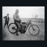 Pope Motorcycle Racer, 1915. Vintage Photo Poster<br><div class="desc">En påvens motorcykelracerförare ställer upp för en porträtt på spåret. 1915</div>